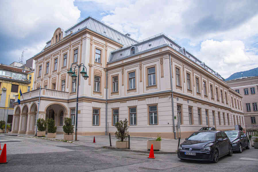 Bosnia y Herzegovina - Sarajevo 36 - Casa de las Fuerzas Armadas